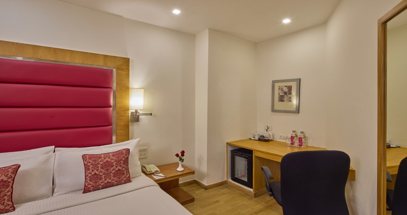 Standard Room with Bathtub
